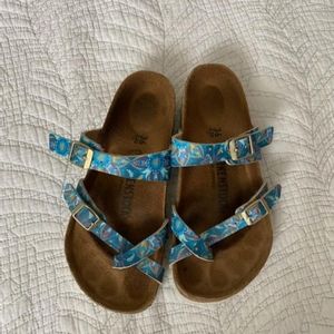 Girls Birkenstock sandals
